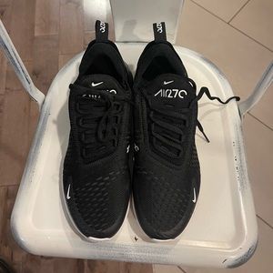 WOMENS NIKE AIRMAX 270